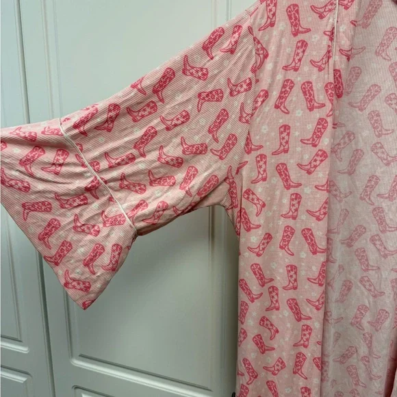 Pink Staykation Robe - Picture 4 of 4